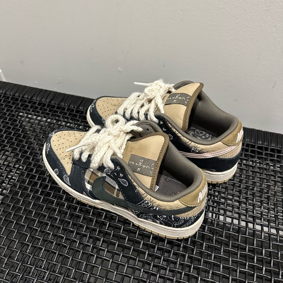 Travis Scott x Dunk Low Premium QS SB ‘Cactus Jack’ - Picture 2 of 7